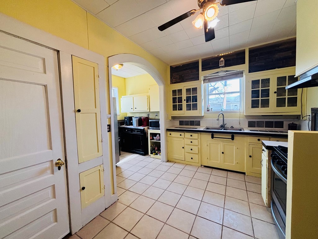 608 Ewald St Property Photo 33