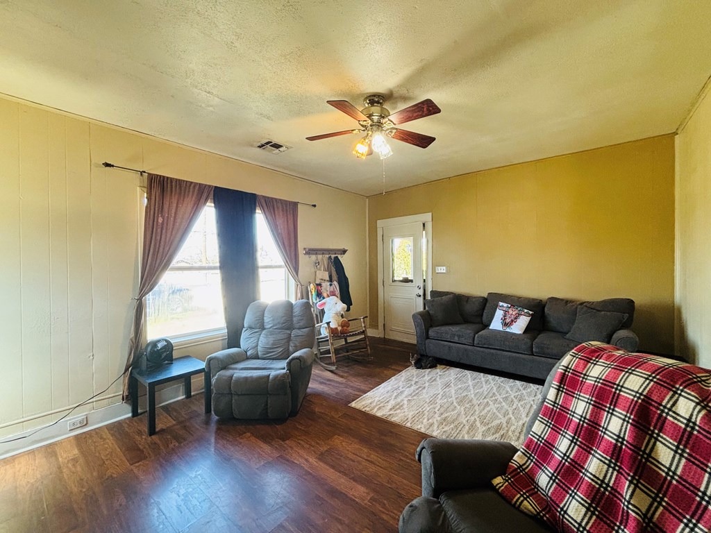 608 Ewald St Property Photo 34