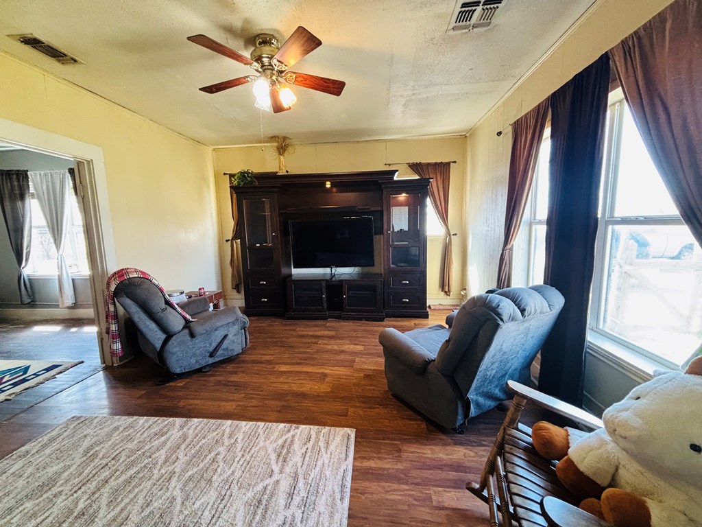 608 Ewald St Property Photo 35
