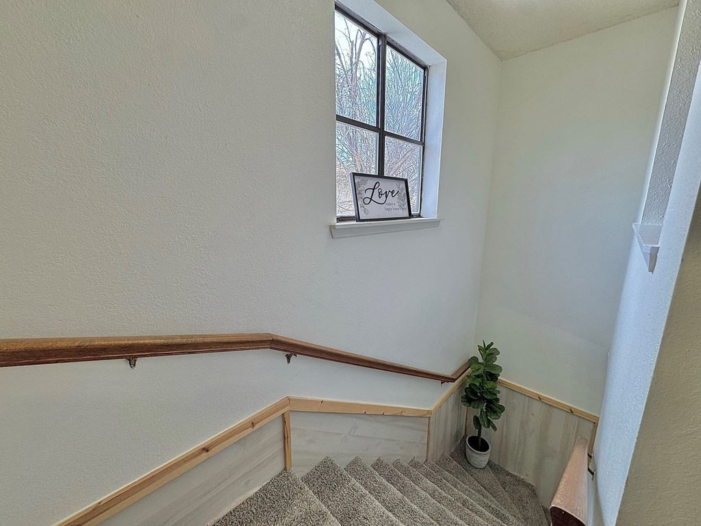1036 Glenna Dr Property Photo 15