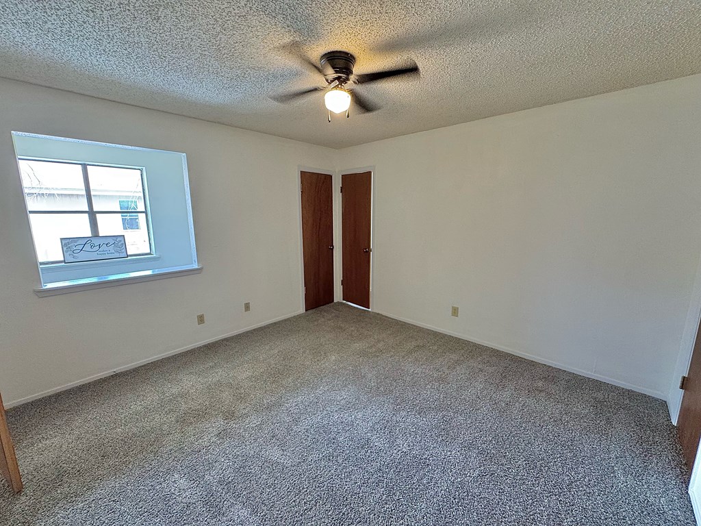 1036 Glenna Dr Property Photo 18