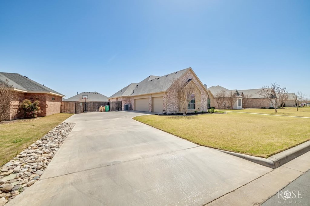 4718 Shadow Creek Property Photo 5