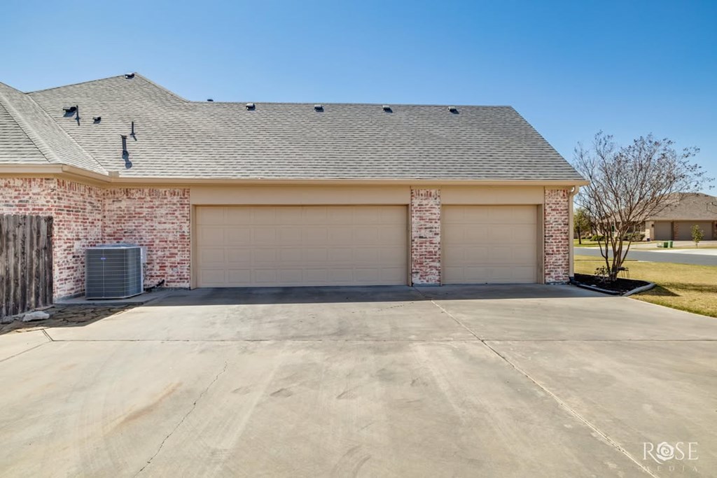 4718 Shadow Creek Property Photo 6