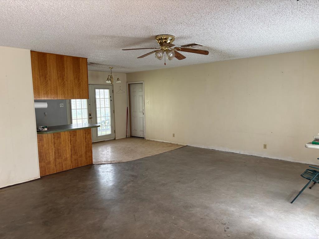 208 Blue Grass Dr Property Photo 2