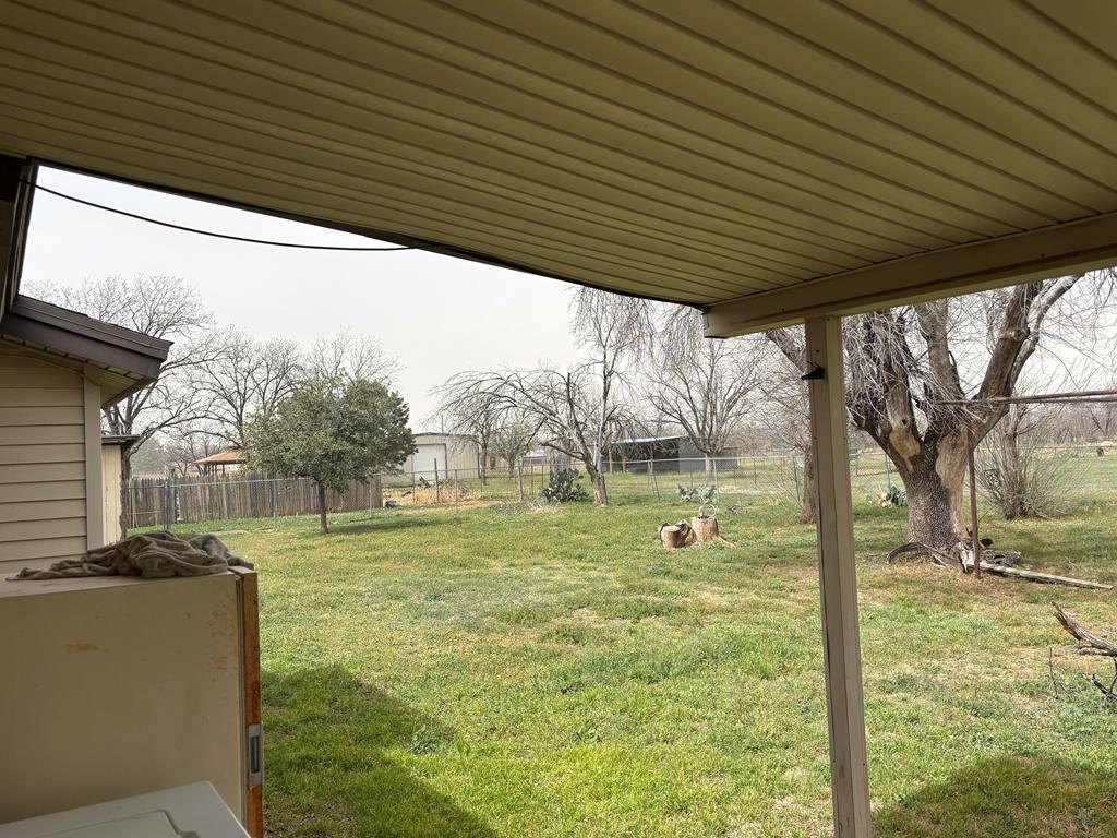 208 Blue Grass Dr Property Photo 4