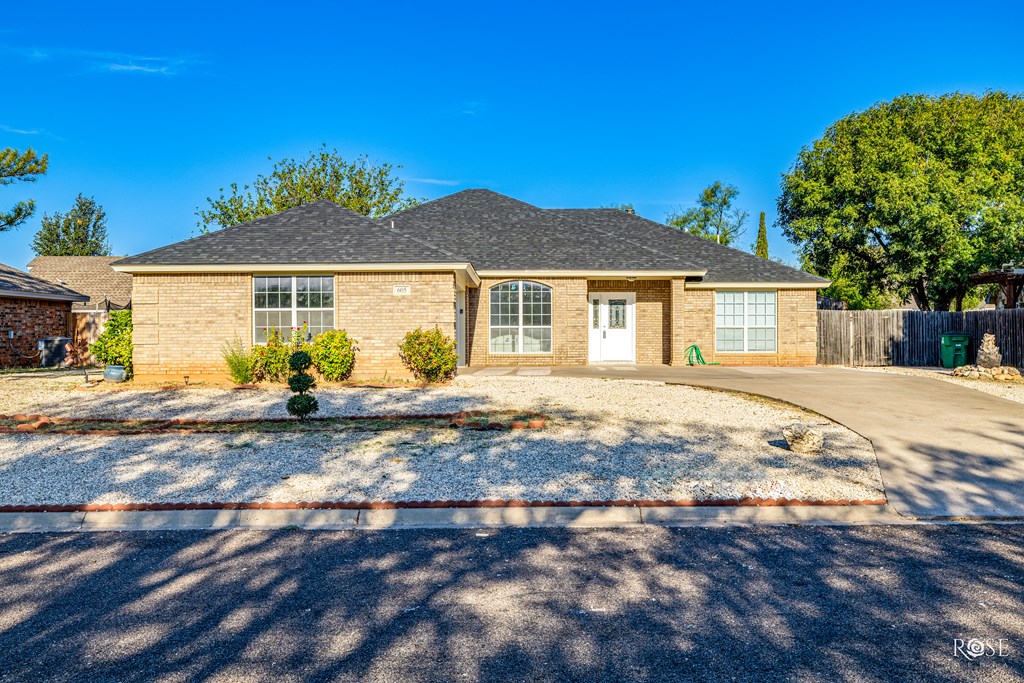 605 Mayfair Lane Property Photo 4