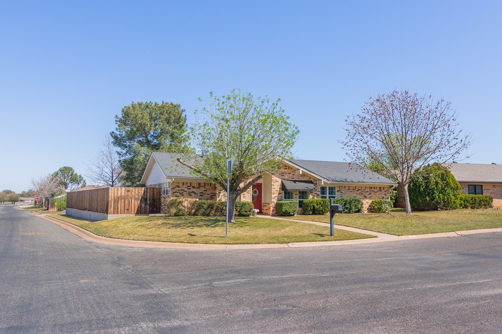 3226 Timber Ridge Dr Property Photo 3