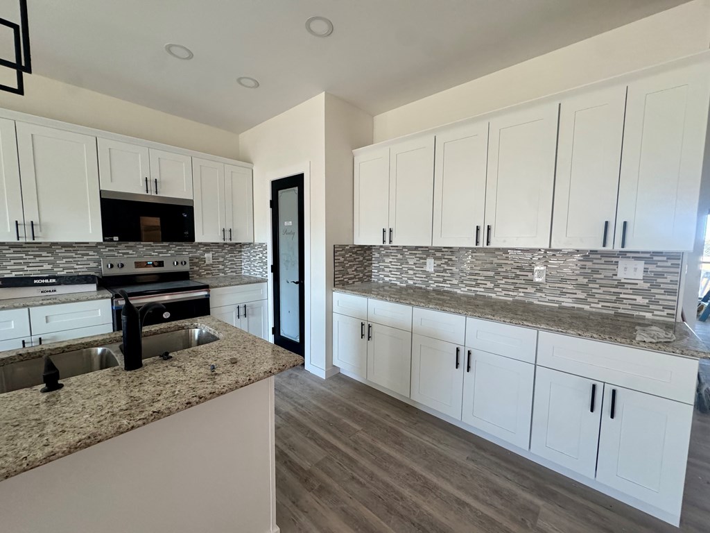 3634 Silver Spur Dr Property Photo 5
