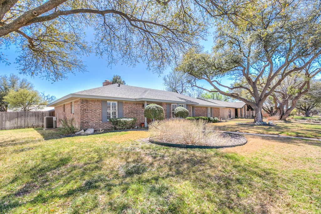 2921 Southland Blvd Property Photo 2