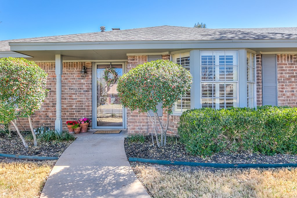 2921 Southland Blvd Property Photo 4