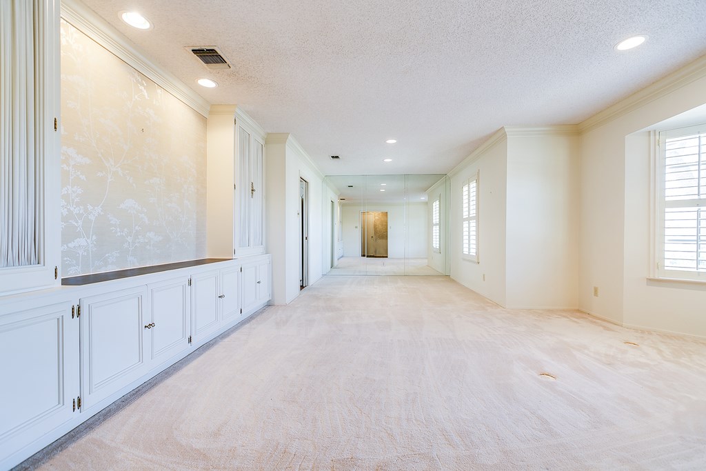 2921 Southland Blvd Property Photo 7