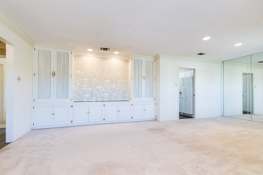 2921 Southland Blvd Property Photo 8