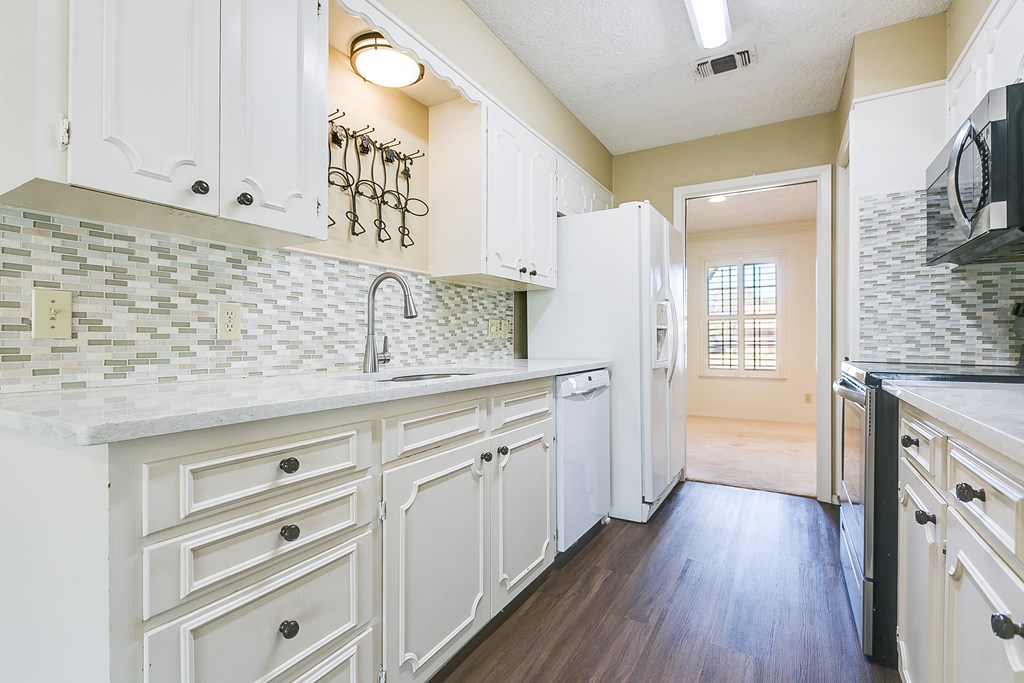 2921 Southland Blvd Property Photo 16