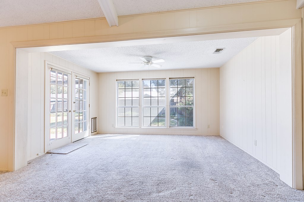 2921 Southland Blvd Property Photo 17