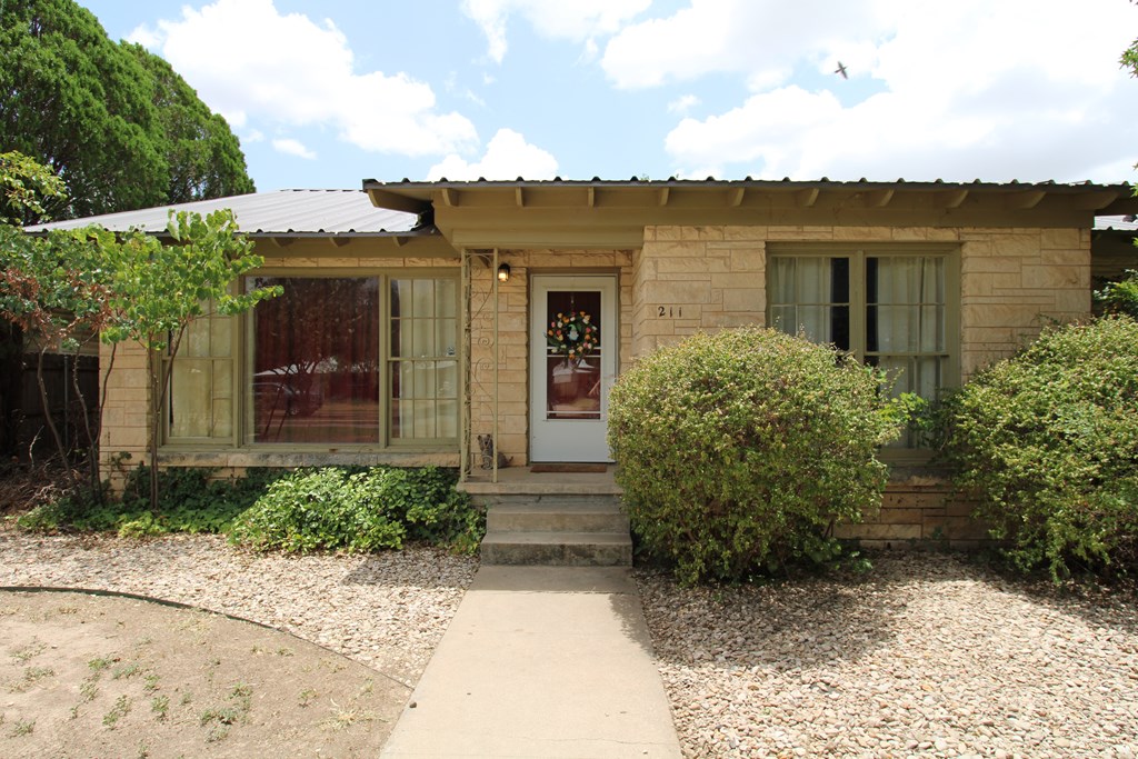 211 Churchill Blvd Property Photo 2