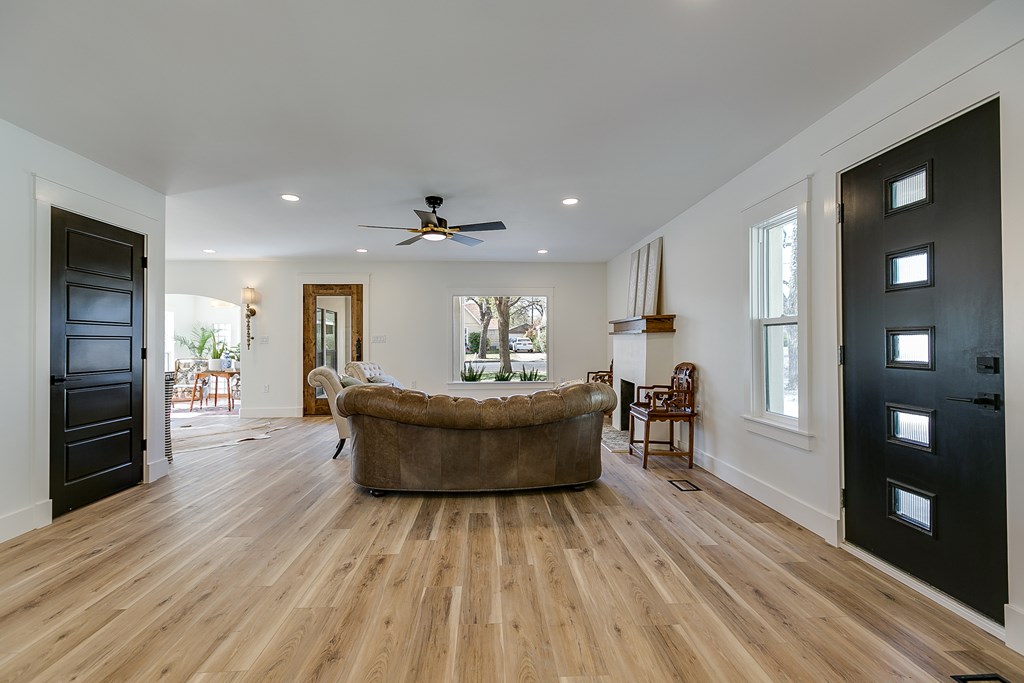 1818 W Ave J Property Photo 8