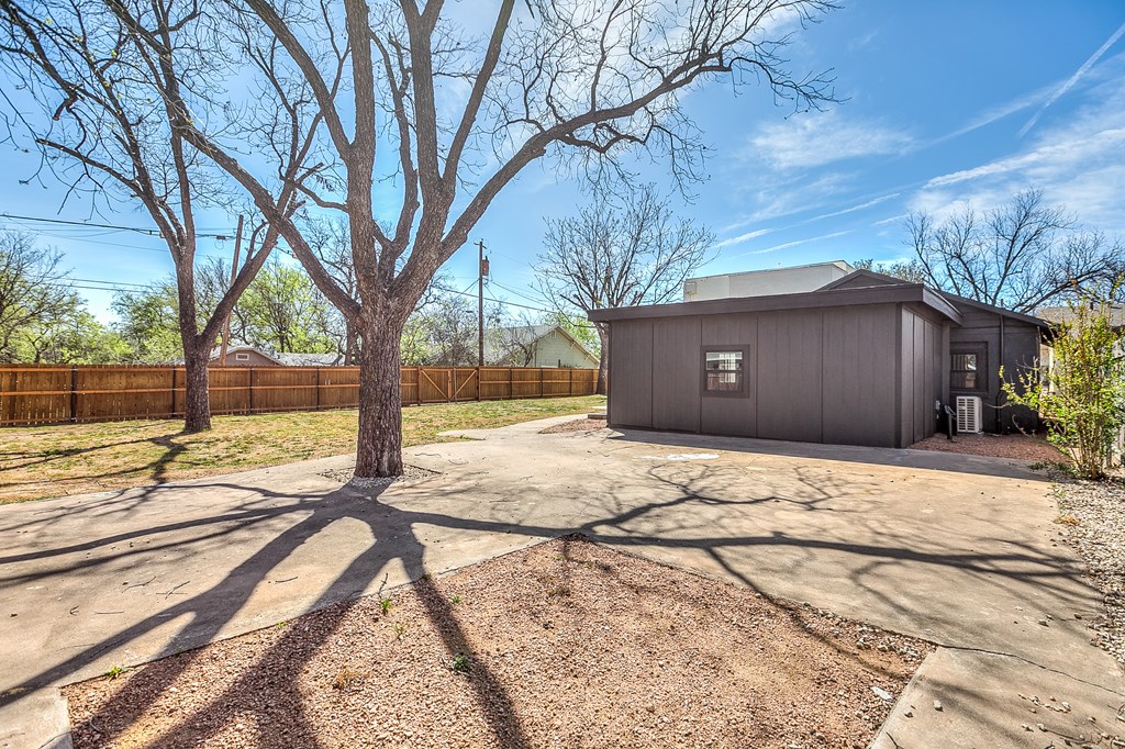 1818 W Ave J Property Photo 53