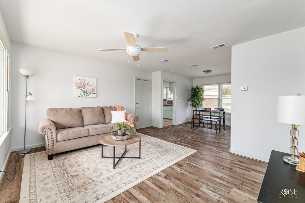 2430 San Antonio St Property Photo 4