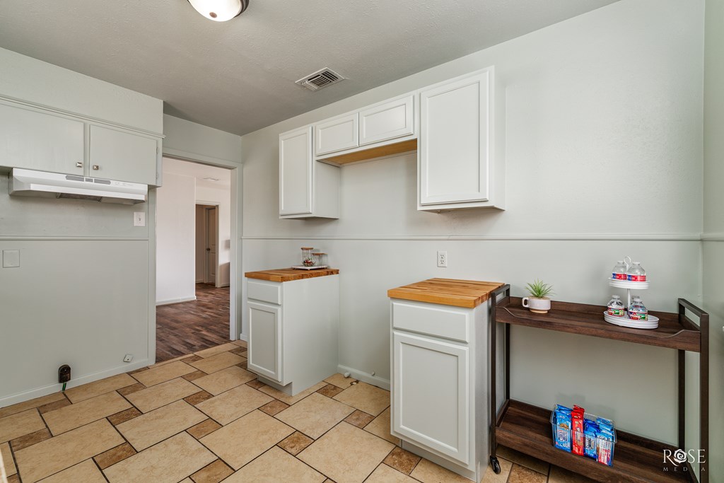 2430 San Antonio St Property Photo 9