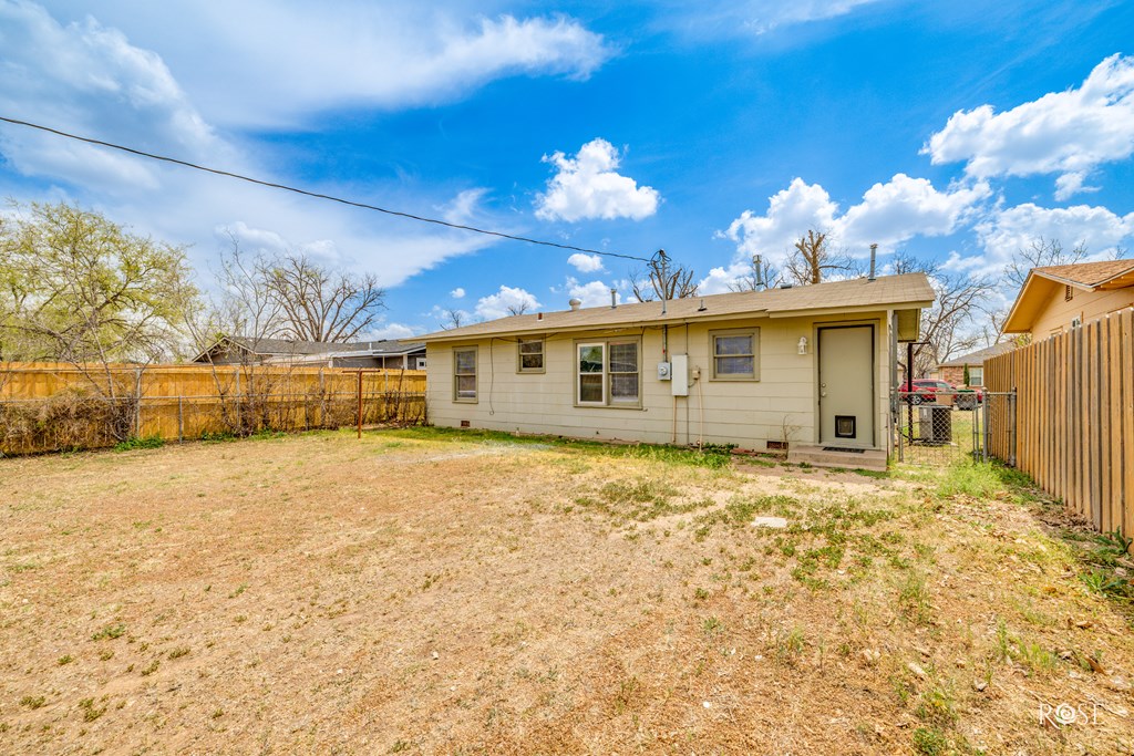 2430 San Antonio St Property Photo 17