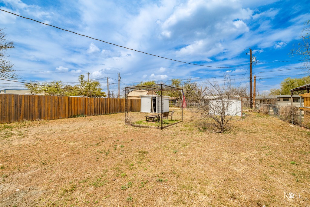 2430 San Antonio St Property Photo 18