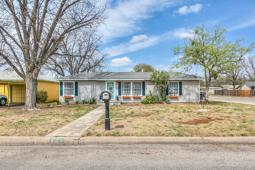 411 Sellers St Property Photo 2
