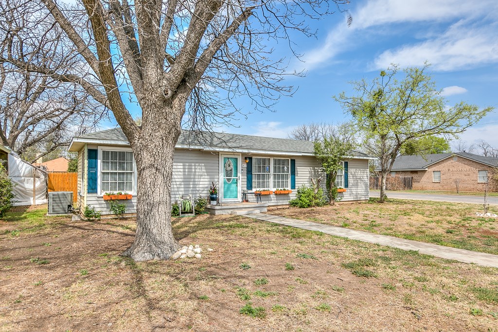 411 Sellers St Property Photo 3