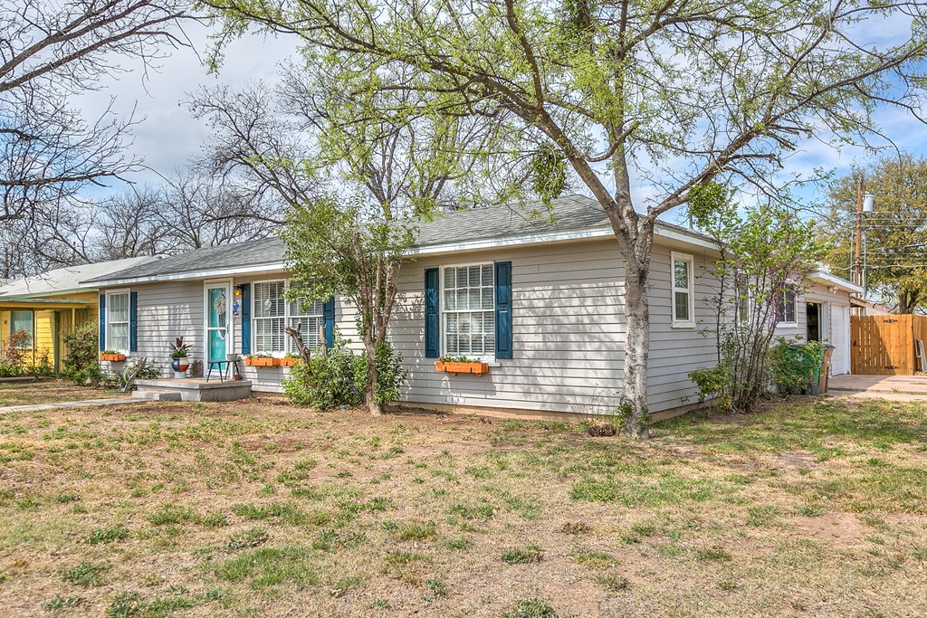 411 Sellers St Property Photo 4