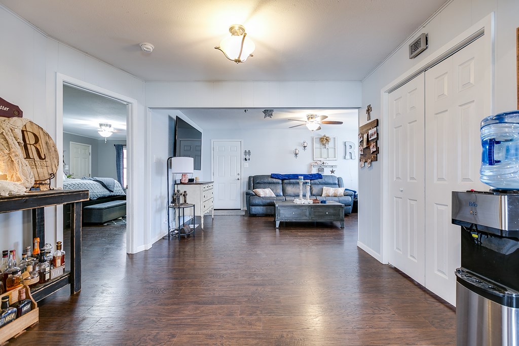 411 Sellers St Property Photo 13