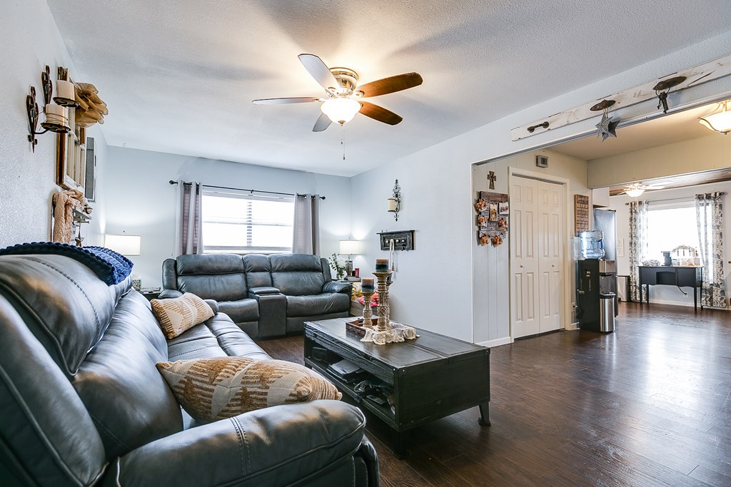 411 Sellers St Property Photo 17
