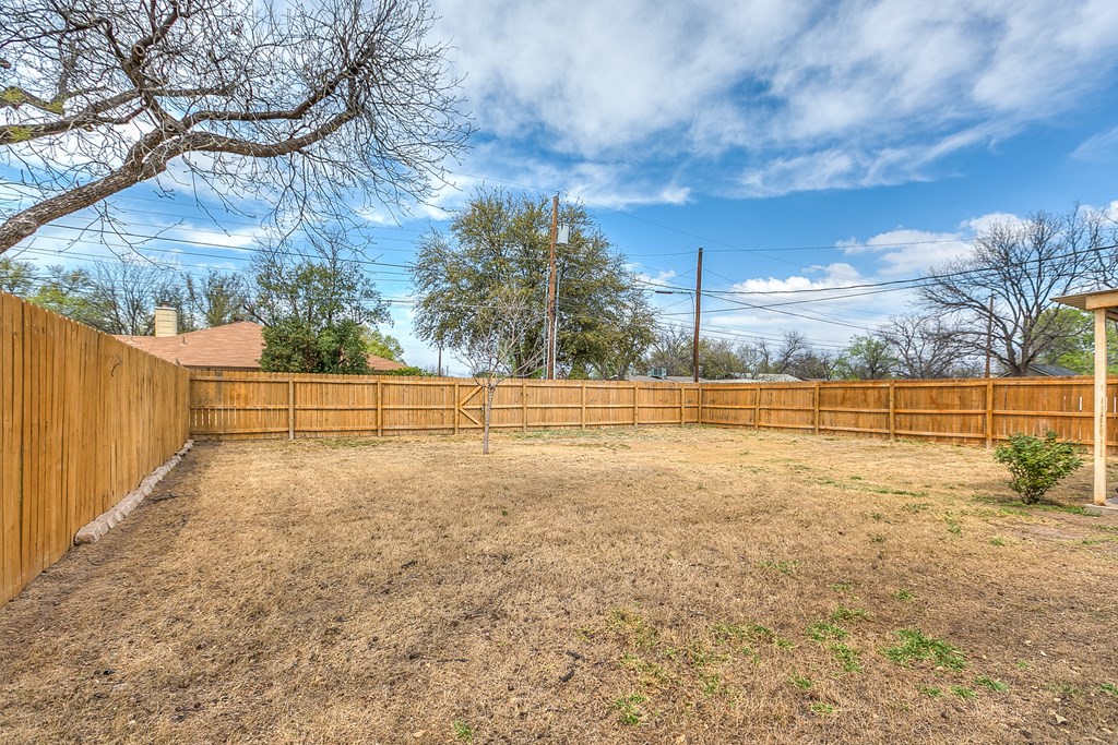 411 Sellers St Property Photo 25