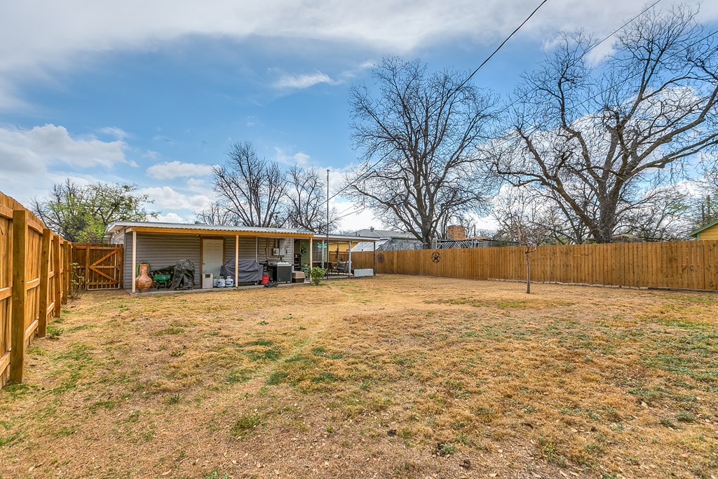 411 Sellers St Property Photo 26