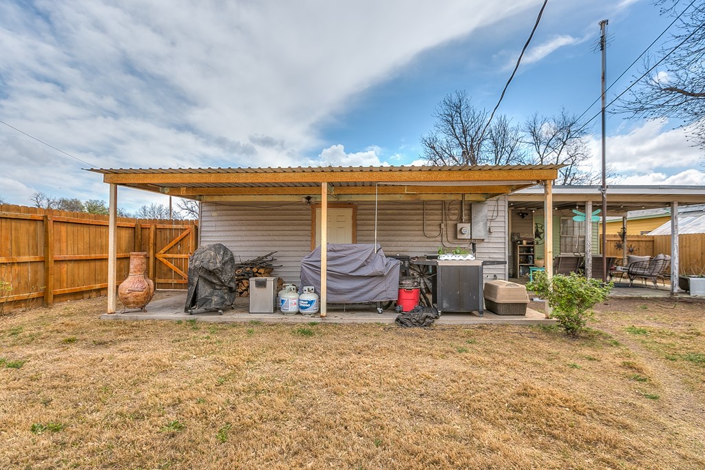411 Sellers St Property Photo 27