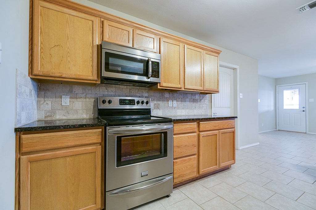 802 Fisher St Property Photo 11