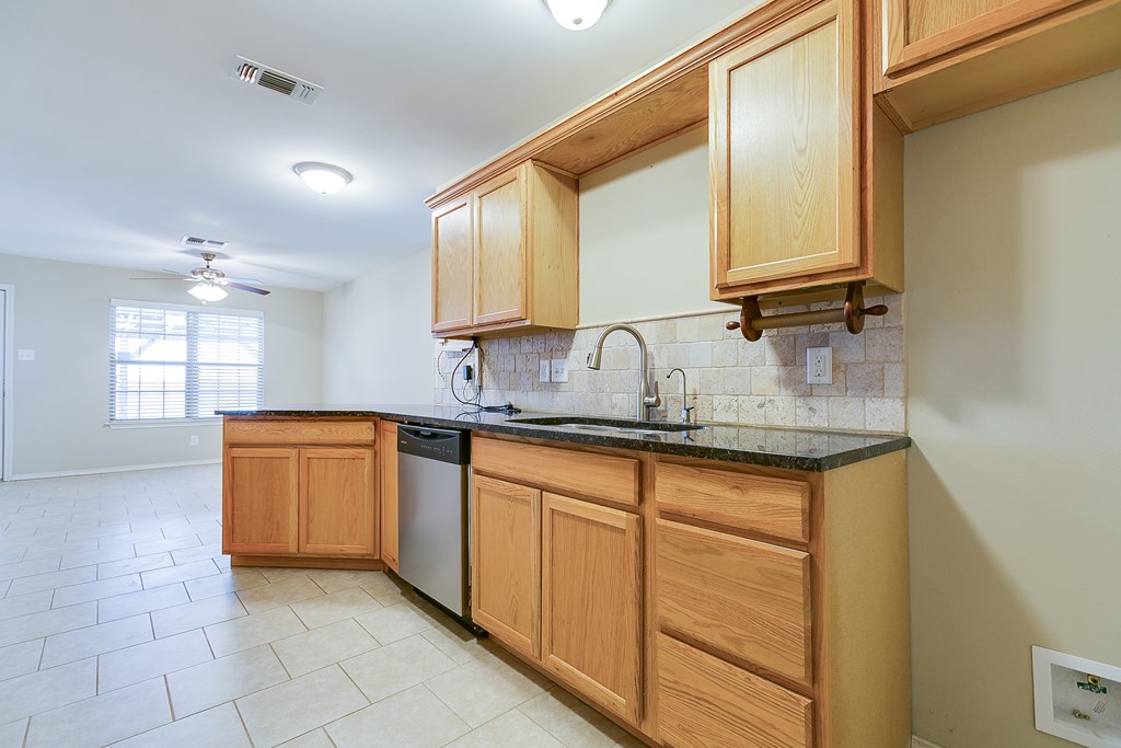 802 Fisher St Property Photo 12