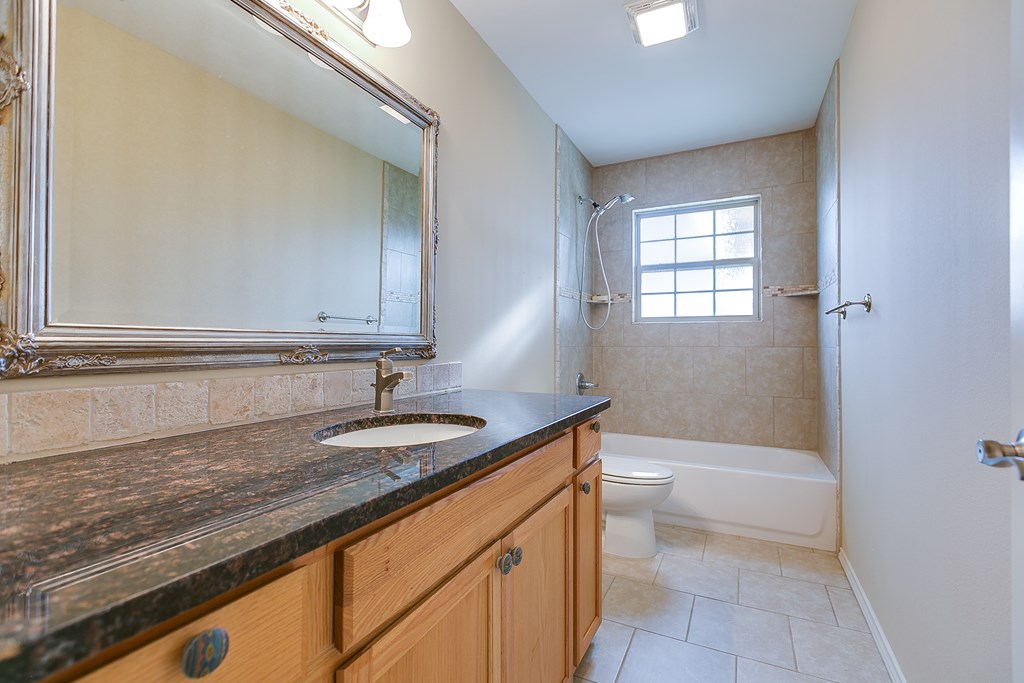 802 Fisher St Property Photo 21