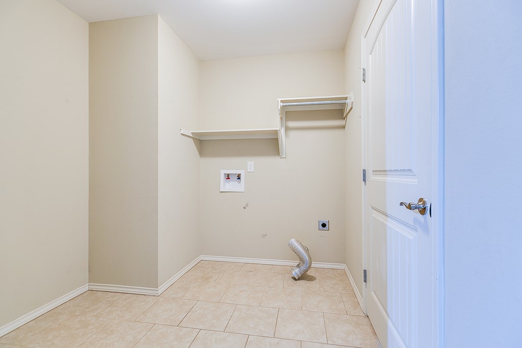 802 Fisher St Property Photo 23