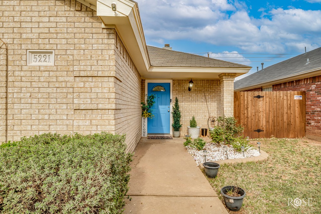 5221 Coral Way Property Photo 3