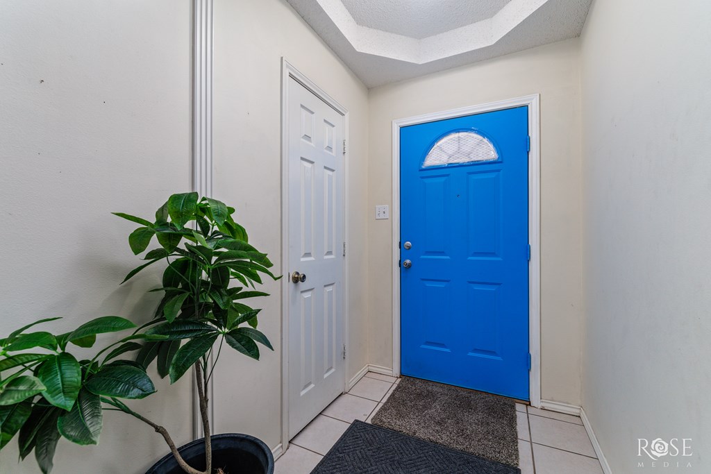 5221 Coral Way Property Photo 4