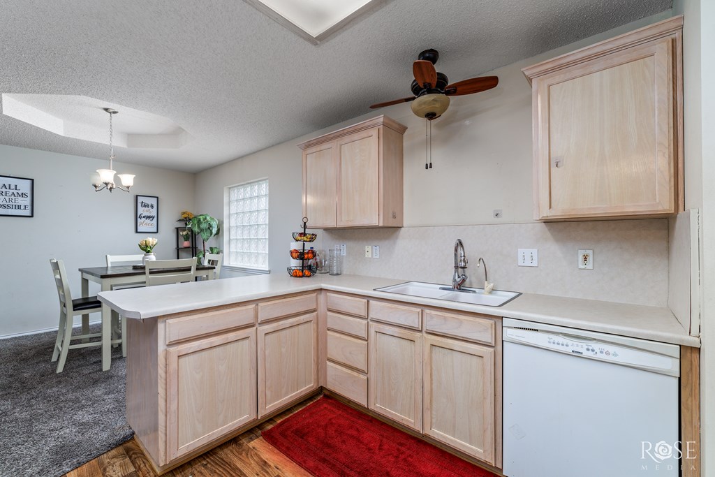 5221 Coral Way Property Photo 9