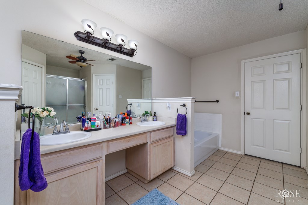 5221 Coral Way Property Photo 14