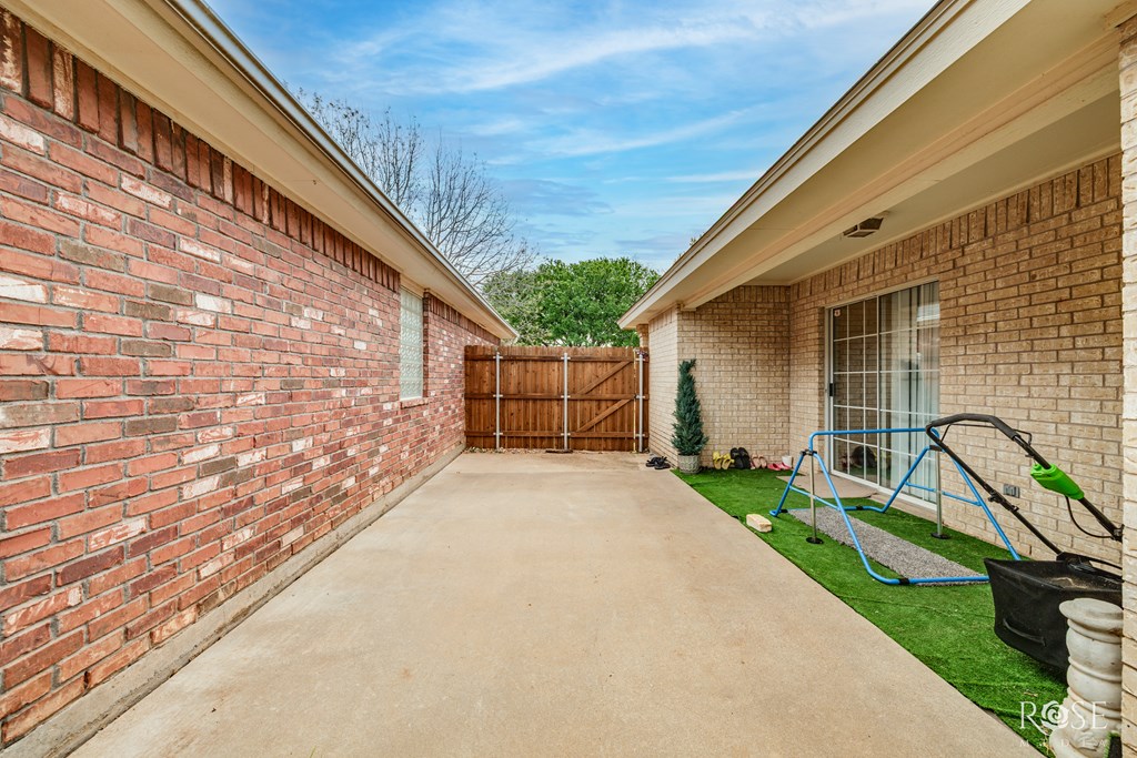 5221 Coral Way Property Photo 20