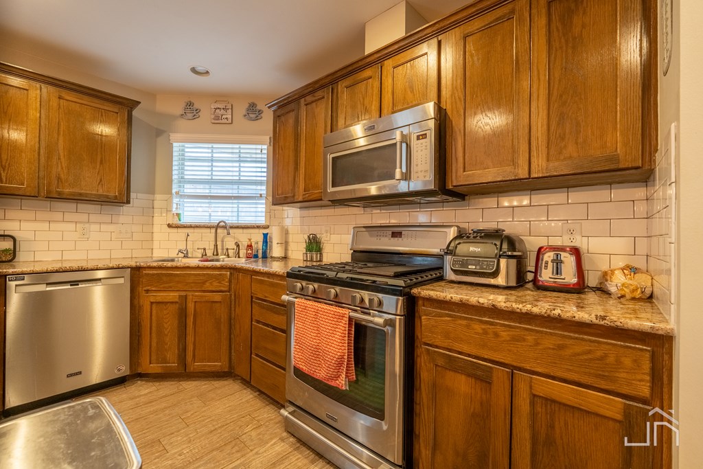 3641 Grandview Dr Property Photo 15