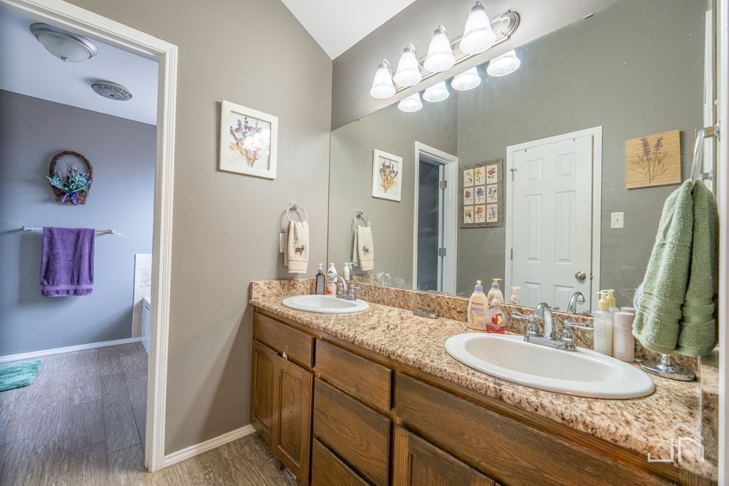 3641 Grandview Dr Property Photo 23