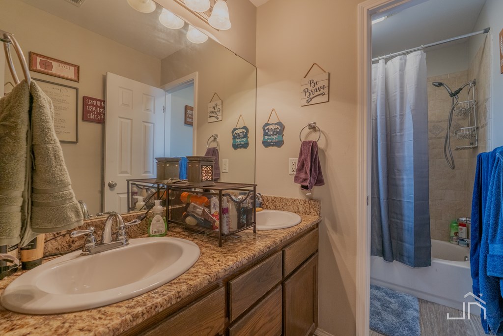 3641 Grandview Dr Property Photo 25