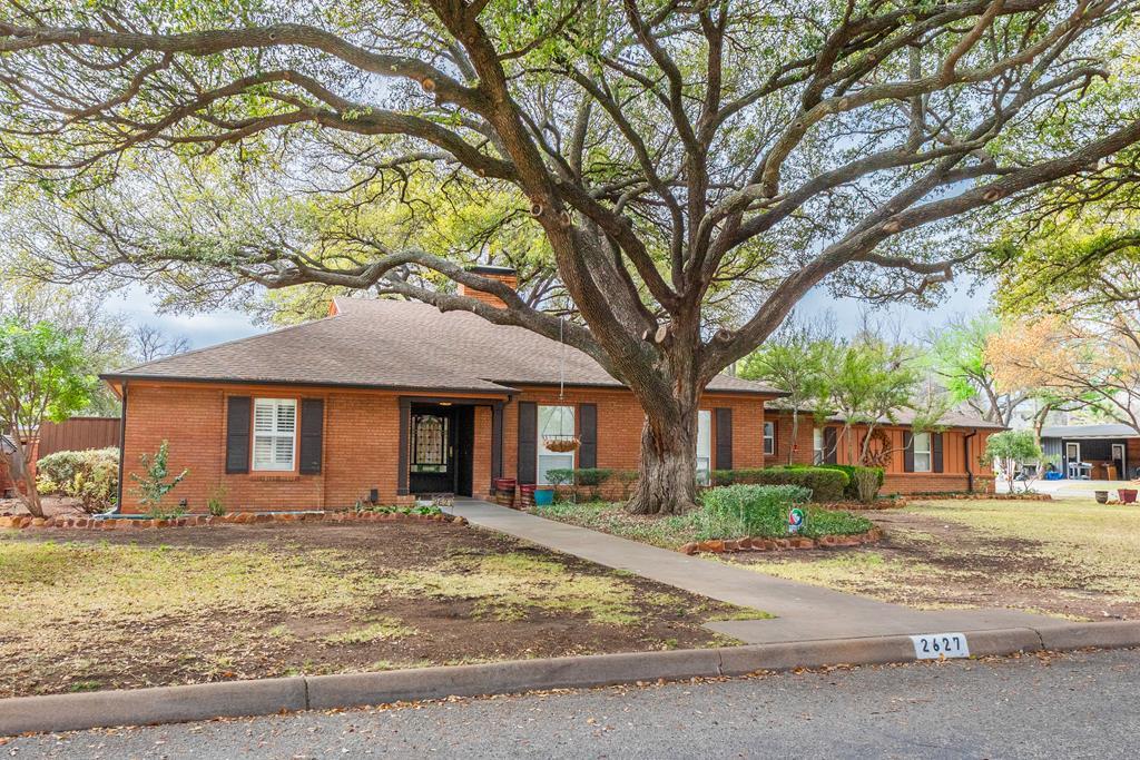 2627 Live Oak St Property Photo 2