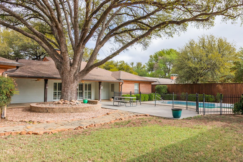 2627 Live Oak St Property Photo 41