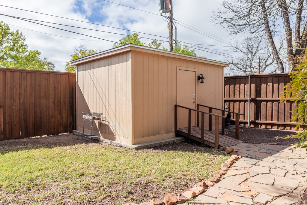2627 Live Oak St Property Photo 45