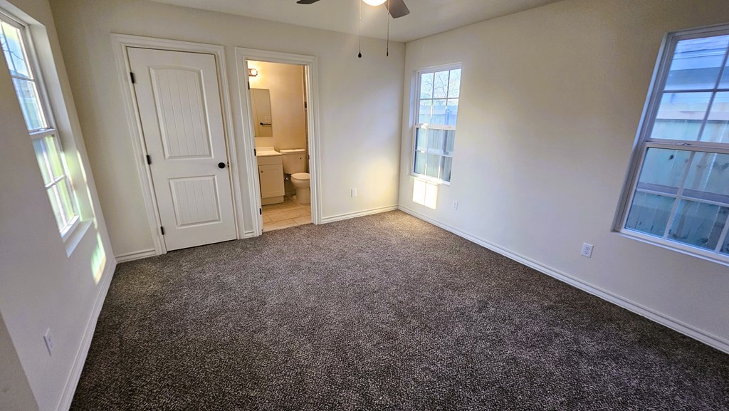 1726 La Follette St Property Photo 5