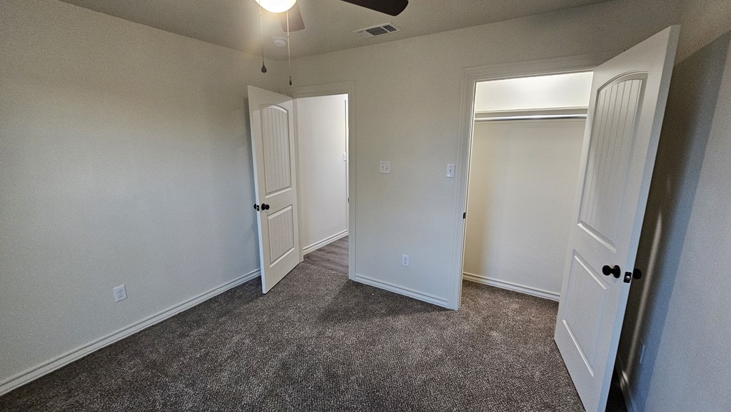 1726 La Follette St Property Photo 10